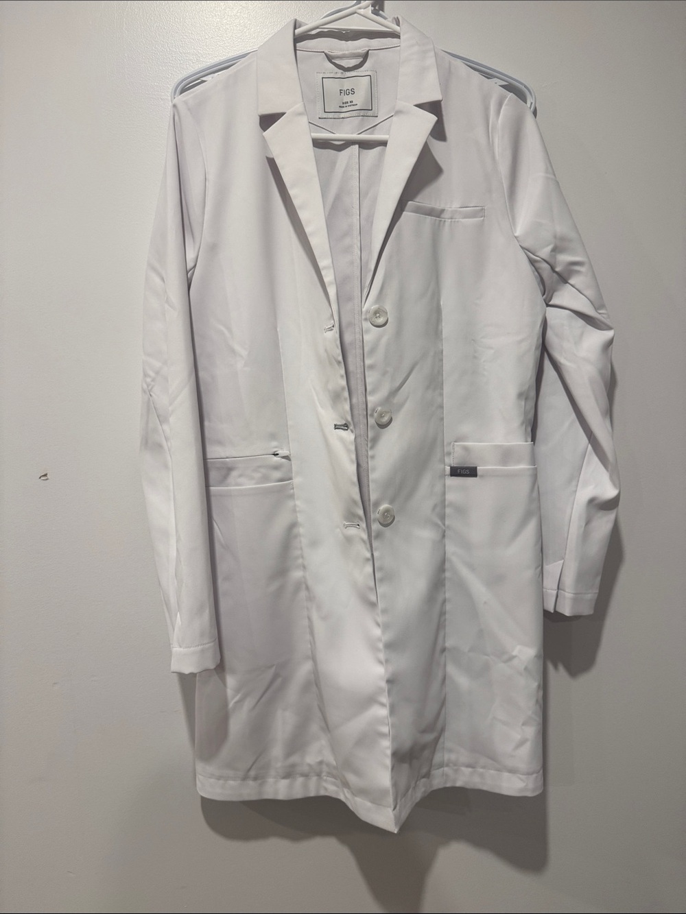 FIGS Women's White Tailored Lab Blazer